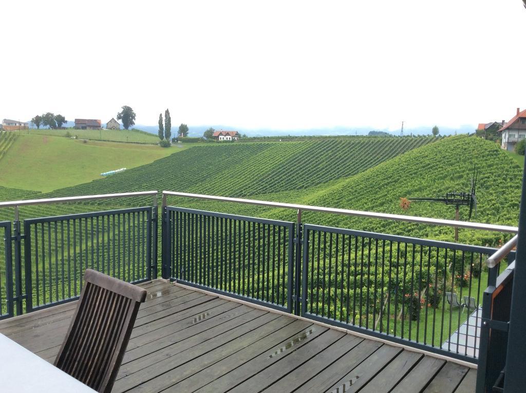 Zweytick Gaestezimmer Weingut Ratsch an der Weinstrasse Room photo