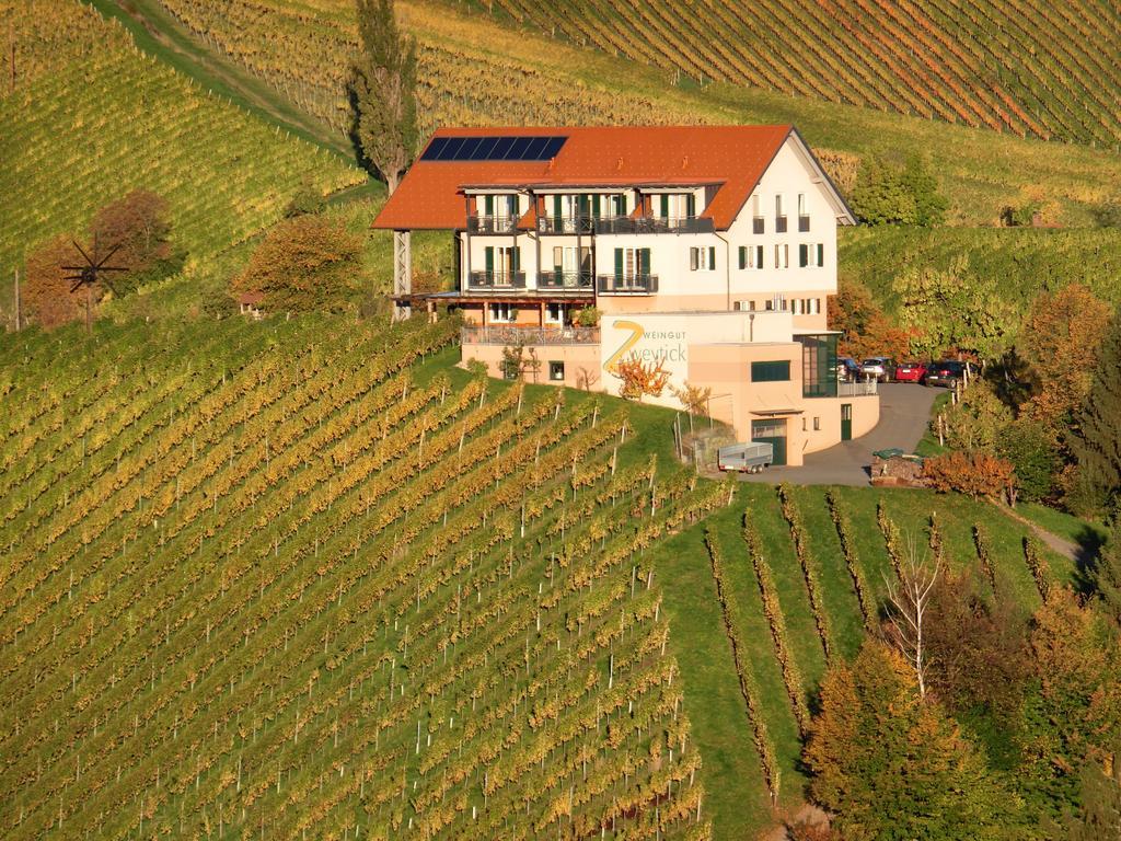 Zweytick Gaestezimmer Weingut Ratsch an der Weinstrasse Exterior photo