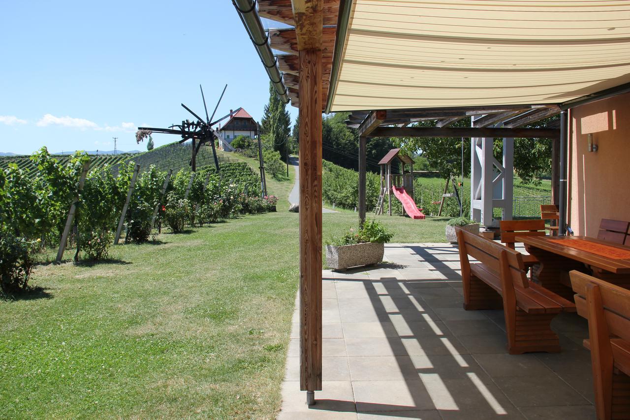 Zweytick Gaestezimmer Weingut Ratsch an der Weinstrasse Exterior photo